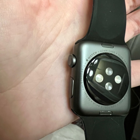 Selling never used Apple Watch! - Picture 4 of 4